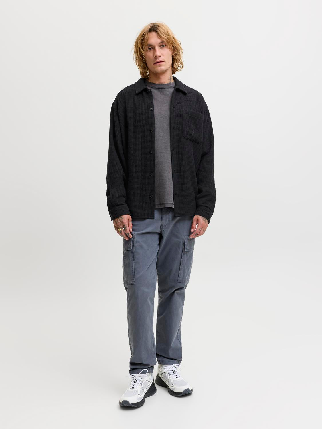 model_shot-front_full